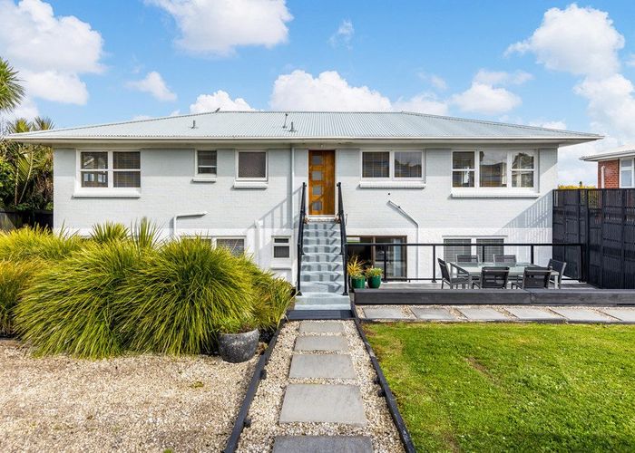  at 121 Wallace Road, Mangere Bridge, Auckland
