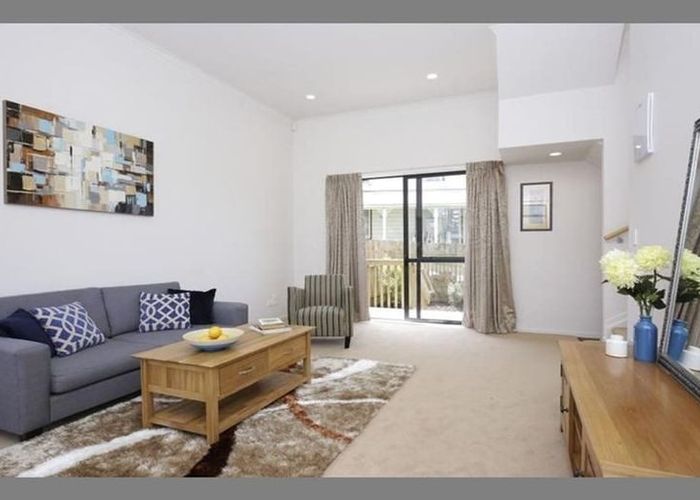  at 10/2 Swan Hill Drive, Glen Eden, Waitakere City, Auckland
