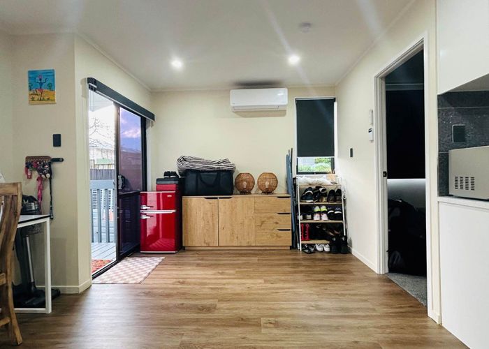  at 2/12 Greenhaven Avenue, Papakura, Auckland