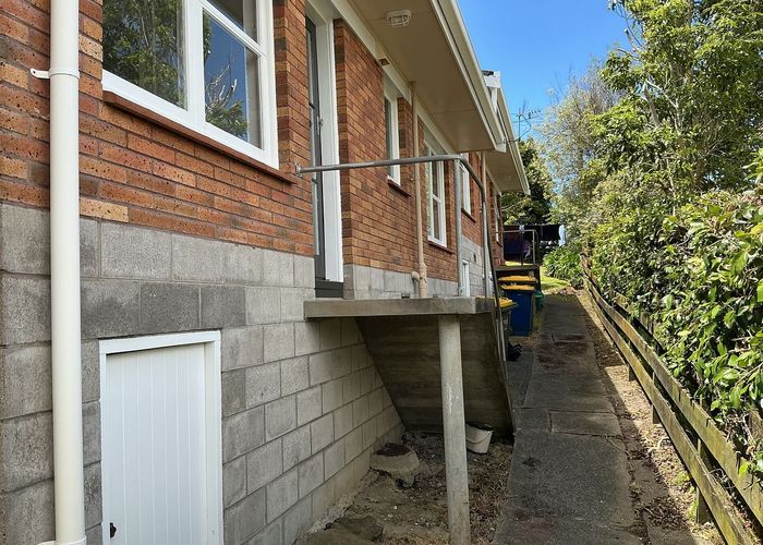  at 2/30 Sunnynook Road, Sunnynook, North Shore City, Auckland