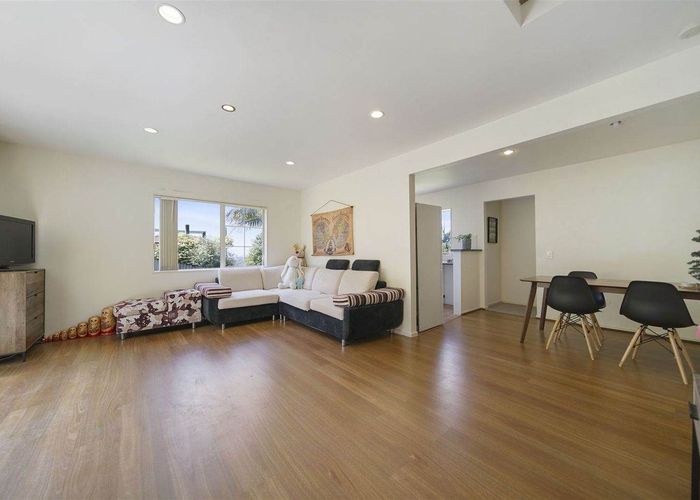  at 1B Highgrove Lane, Totara Vale, North Shore City, Auckland