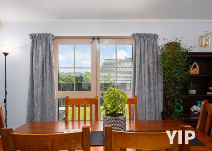  at 33 Peppertree Lane, Woodridge, Wellington, Wellington