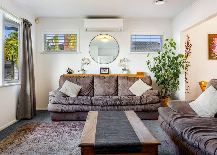  at 1/6 Braebank Lane, Te Atatu South, Auckland