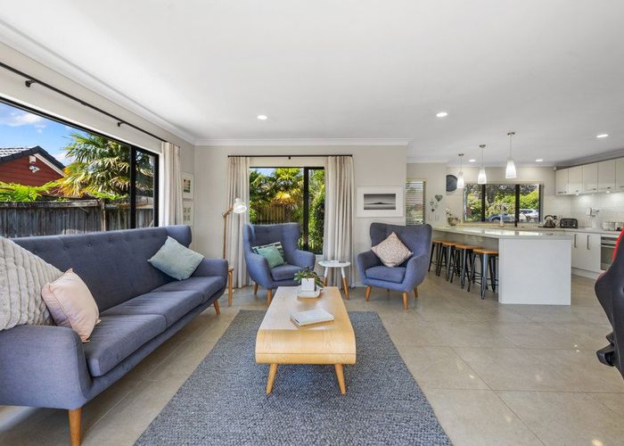  at 8 Moy Place, East Tamaki Heights, Auckland