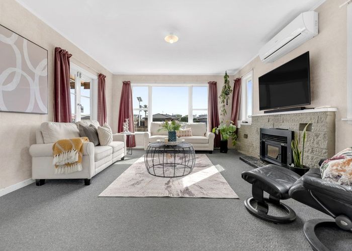  at 2/85 Manuroa Road, Takanini, Auckland