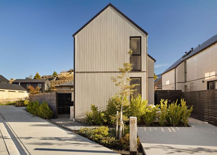  at 33 Casterway Crescent, Jacks Point, Queenstown-Lakes, Otago