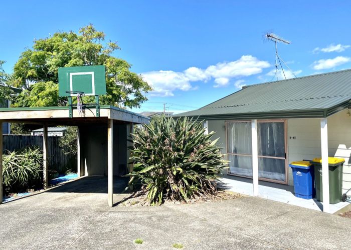  at 1/51 Greenslade Crescent, Northcote, North Shore City, Auckland