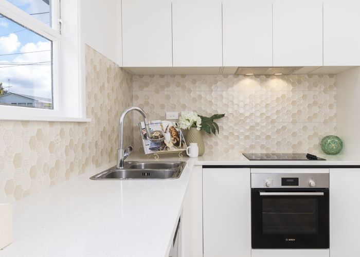  at 33 Longburn Road, Henderson, Waitakere City, Auckland