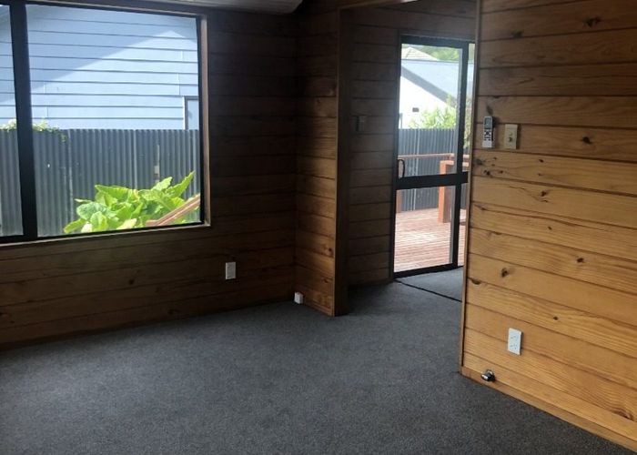  at 8 Clarkin Road, Fairfield, Hamilton