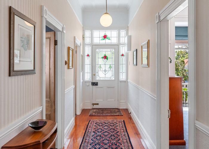 at 32 Summer Street, Stanley Point, Auckland