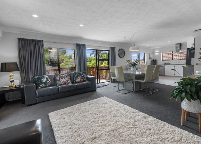  at 2/57 Nigel Road, Browns Bay, Auckland
