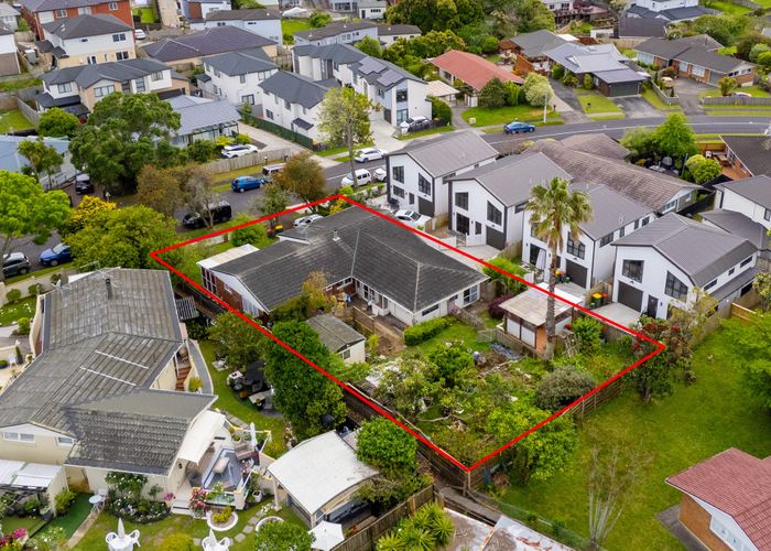  at 7 Borrowdace Avenue, Botany Downs, Manukau City, Auckland