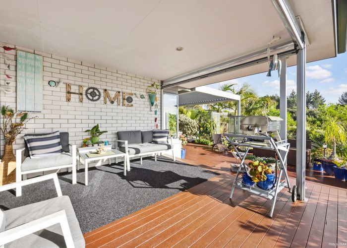  at 8 Fendalton Place, Hatfields Beach, Orewa