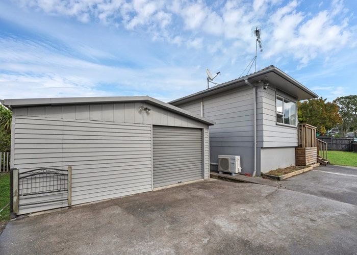  at 17 Landow Place, Henderson, Waitakere City, Auckland