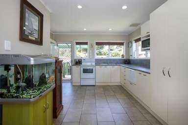  at 2/32 Miltonia Avenue, Te Atatu South, Waitakere City, Auckland