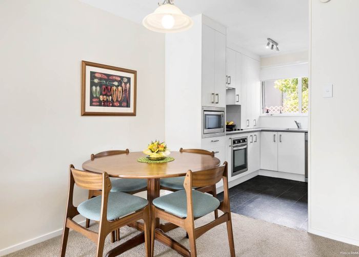  at 4/24 Tawhiri Road, One Tree Hill, Auckland