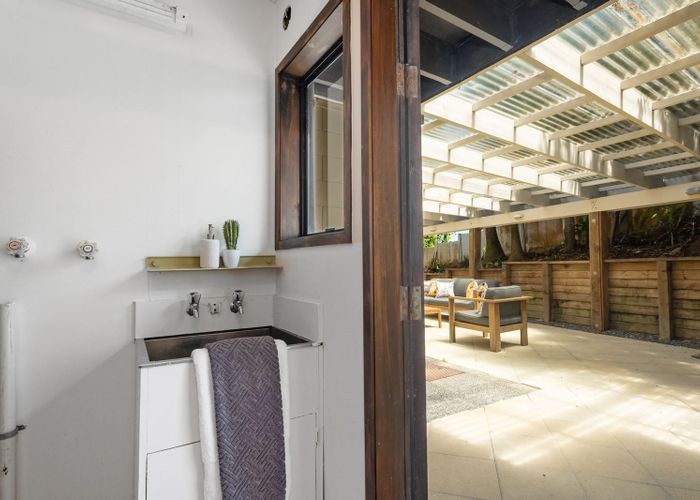  at 2/518 Beach Road, Murrays Bay, Auckland