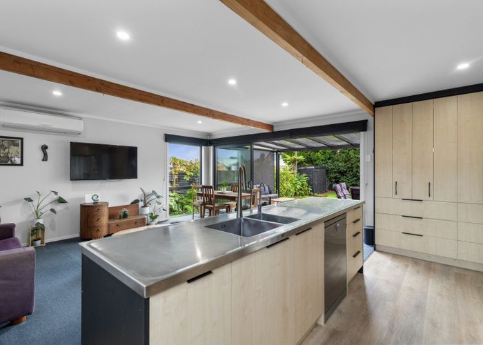  at 405 Dey Street, Hamilton East, Hamilton