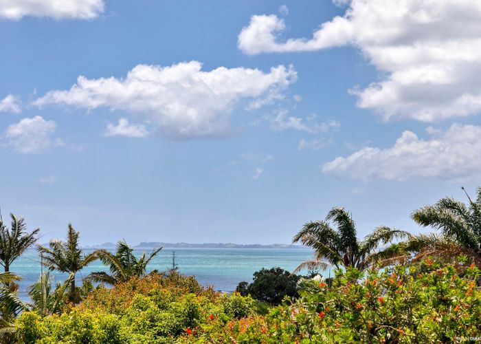  at 2/27 Rangitoto Terrace, Milford, Auckland