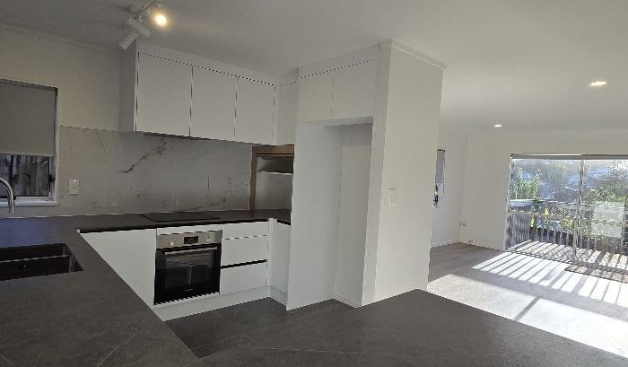 at 2/24 Wylie ave, Sunnynook, North Shore City, Auckland