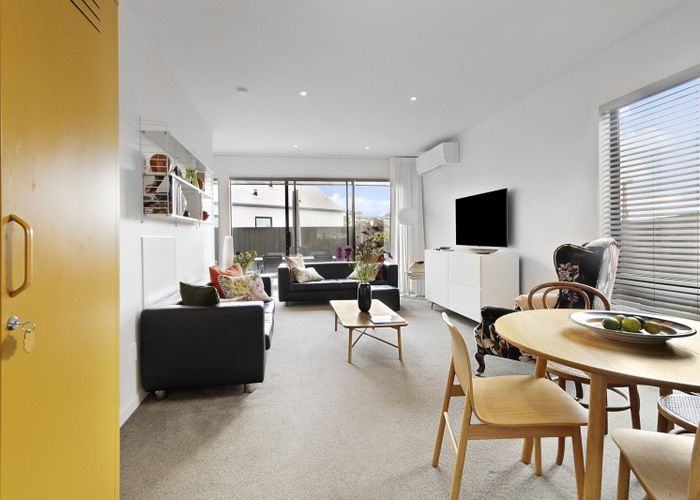  at 15/6 Oswald Crescent, Paparangi, Wellington, Wellington