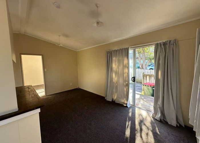  at 2/39D Tomo street, New Lynn, Waitakere City, Auckland