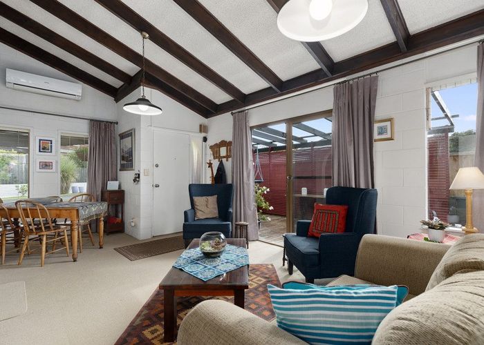  at 1/6 Bronwyn Place, Torbay, Auckland