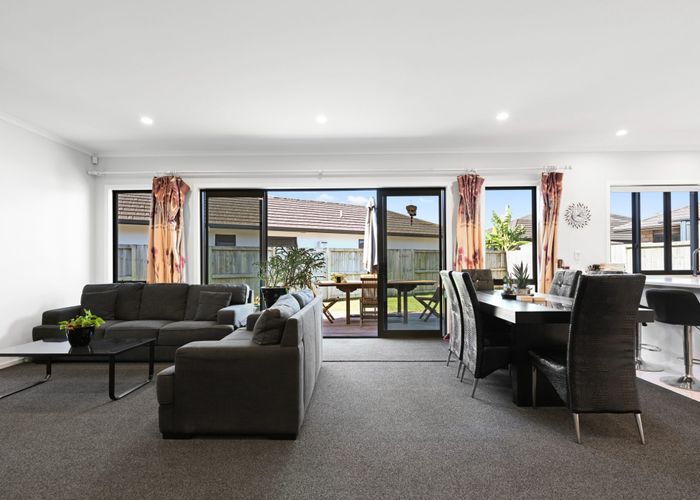  at 5 Cordelia Court, Flagstaff, Hamilton