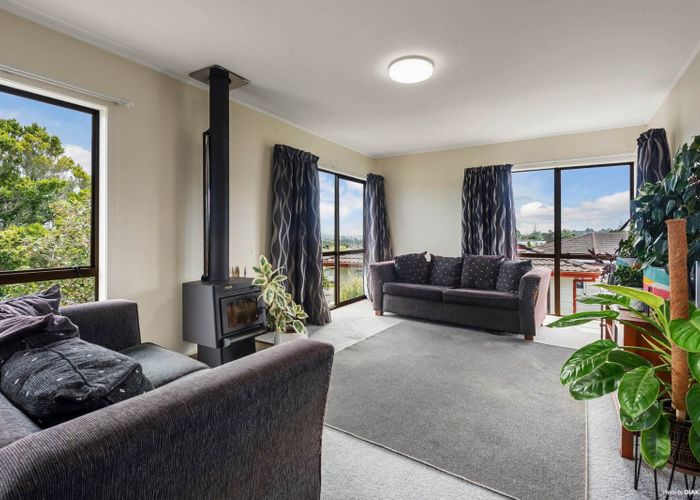  at 6 Adam Sunde Place, Glen Eden, Waitakere City, Auckland