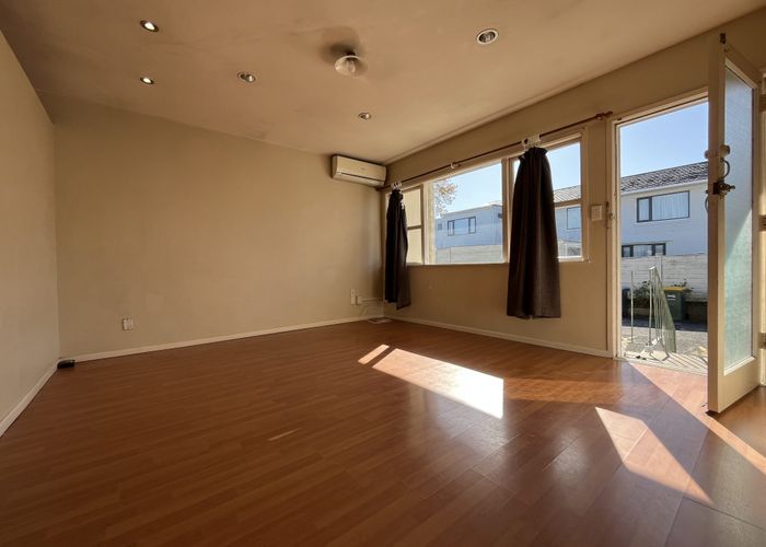 at 4/21 Frost Road, Mount Roskill, Auckland