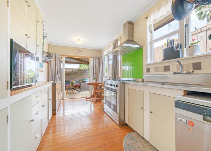  at 5A Anderson Avenue, Point England, Auckland