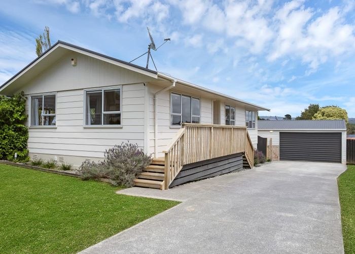  at 9 Ohira Place, Henderson, Auckland