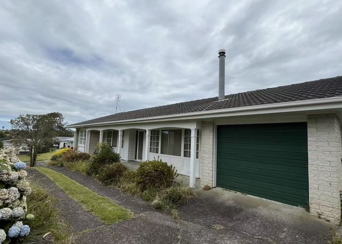  at 5 Maroubra Place, Botany Downs, Manukau City, Auckland