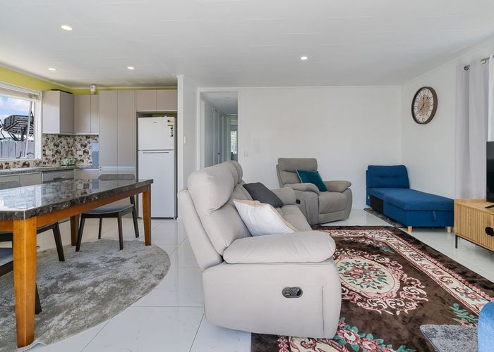  at 2/18 Kennington Drive, Clendon Park, Manukau City, Auckland