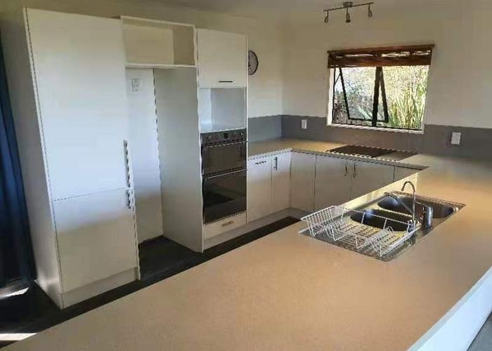  at 6 Tableau Place, Totara Vale, Auckland