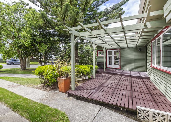  at 21 Hampton Hill Road, Tawa, Wellington