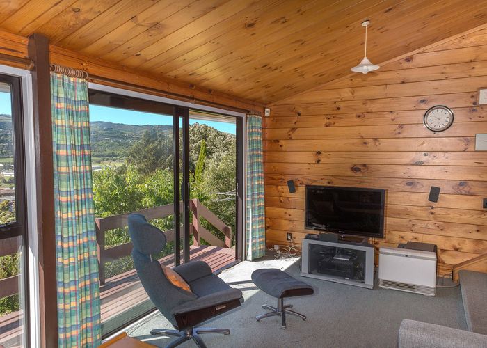  at 75 Fyvie Avenue, Tawa, Wellington
