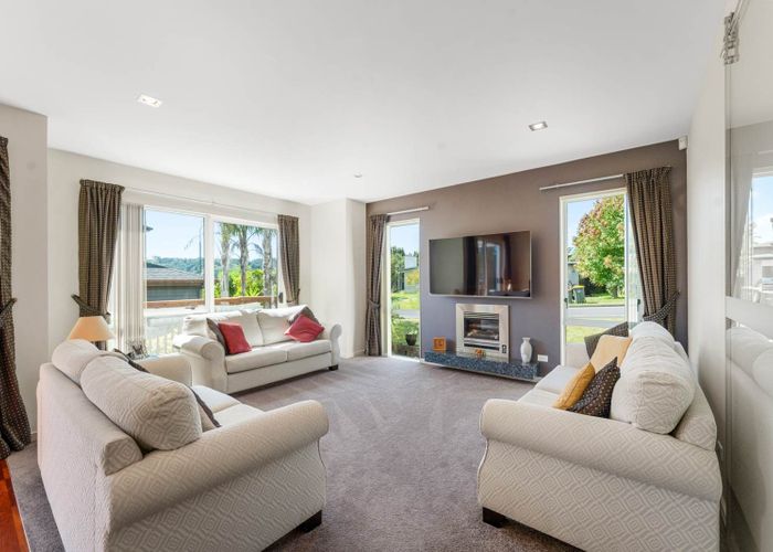  at 42 Newbury Place, Schnapper Rock, North Shore City, Auckland