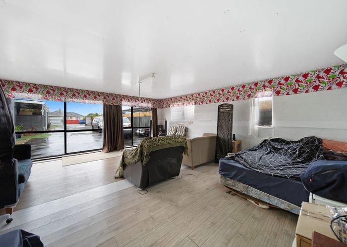  at 32 Idlewild Avenue, Mangere, Auckland