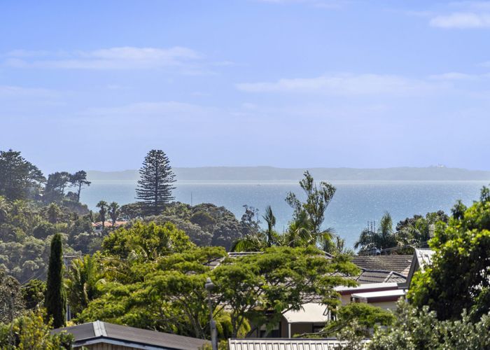 For sale 1/870 Beach Road, Waiake, North Shore City, Auckland homes