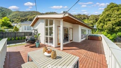  at 215 Whites Line, WAIWHETU, LOWER HUTT