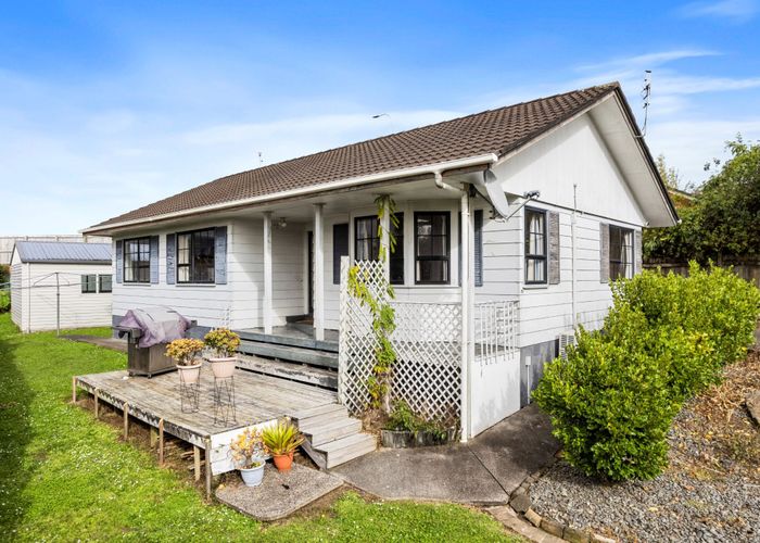  at 15 Landsdale Place, Massey, Waitakere City, Auckland
