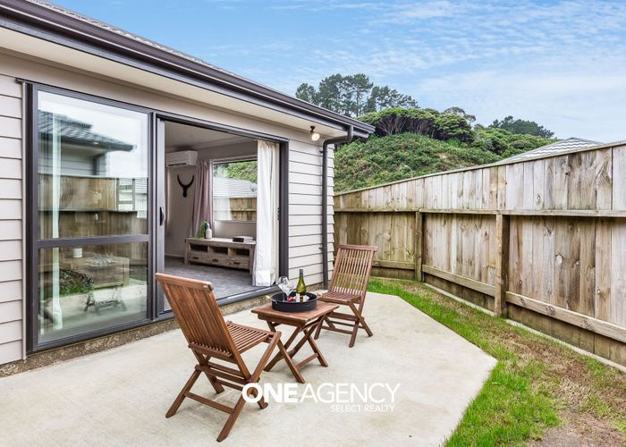  at 27 Moonsail Drive, Whitby, Porirua