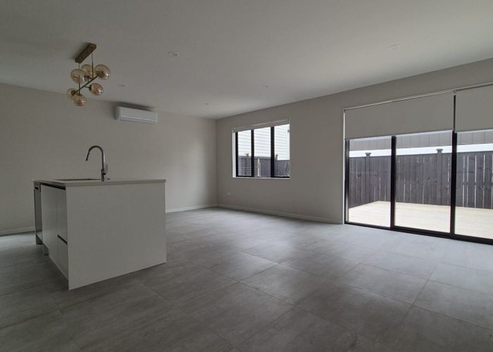  at 2/20 Treeway, Sunnyhills, Manukau City, Auckland
