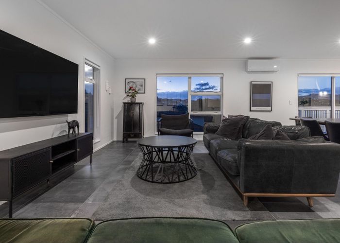  at 11 Botany Lane, Whitby, Porirua, Wellington