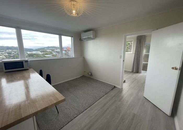  at Flat 2/12 Mataroa Avenue, Northland, Wellington, Wellington