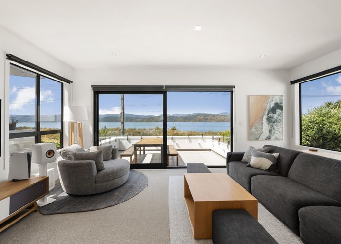  at 191 Marine Parade, Seatoun, Wellington