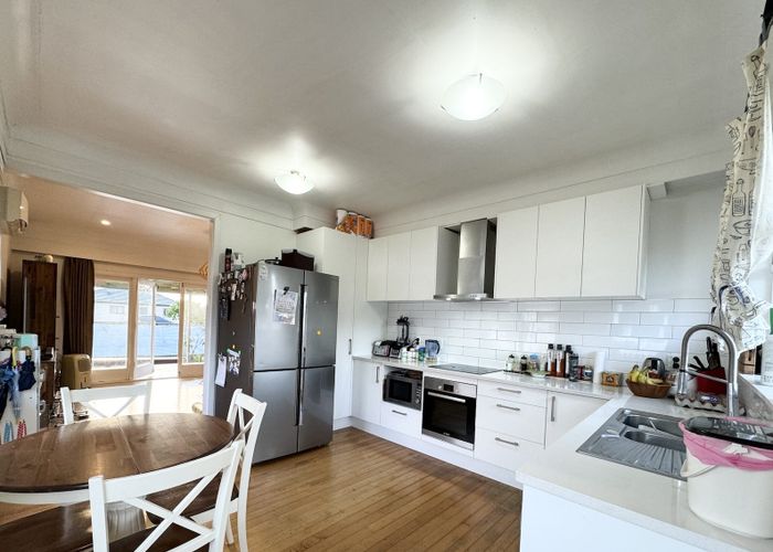  at 54 Seymour Road, Sunnyvale, Auckland