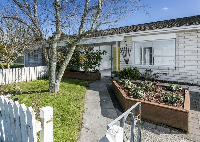 For sale 20A Chartwell Avenue, Glenfield, North Shore City, Auckland
