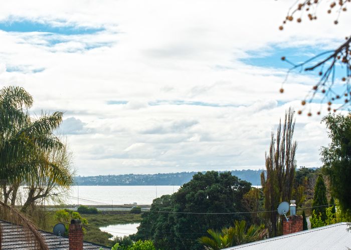  at 37C Saxon Street, Waterview, Auckland